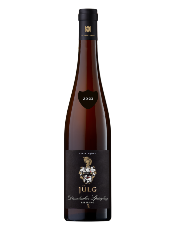 2023 Springberg Riesling VDP.ERSTE LAGE vom Weingut Jülg. Schwarzes Etikett und Halsschleife. Weiße Inschrift. Handlese. Schonende Verarbeitung. Spontangärung und Ausbau im Stückfass. Präzise Aromen. Druckvoll mit vibrierender Säurestruktur.