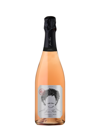 Auf dem Bild befindet sich eine Flasche unseres Crémant Rosé Brut Sekt. Die Flaschenkapsel ist schwarz. Das Etikett in hellem Grau. Man sieht ein Porträtbild eines Mannes mit schwarzen Locken und einem Schnauzbart. Die Augen sind nicht dargestellt. 